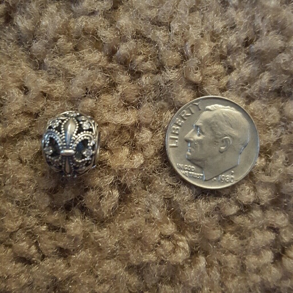 Fleur-de-lis charm
