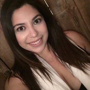 Meet your Posher, Monique