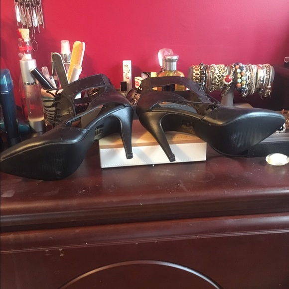 Black cut out booties - Picture 3 of 4