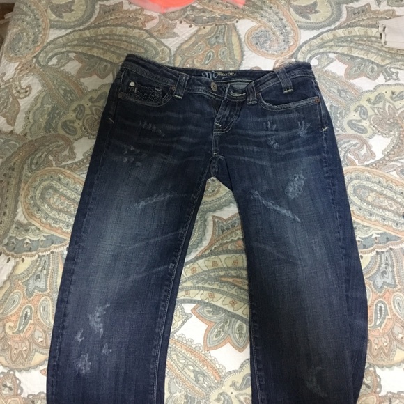 Miss Me Dark Wash Capris - Picture 1 of 4