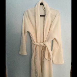 Cream white colored plush very soft robe!