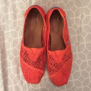 Crochet toms
