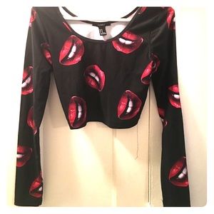 Forever 21 crop top long-shelves shirt