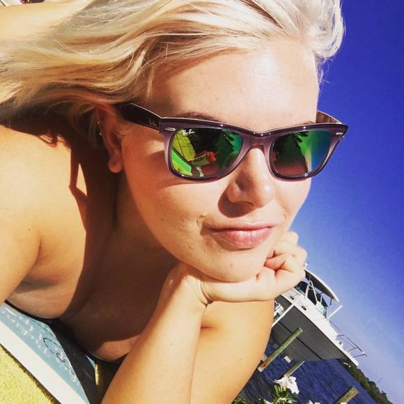 Meet your Posher, Sam - Picture 1 of 1