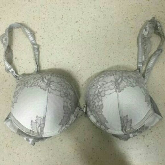 Victoria's Secret bombshell 34B