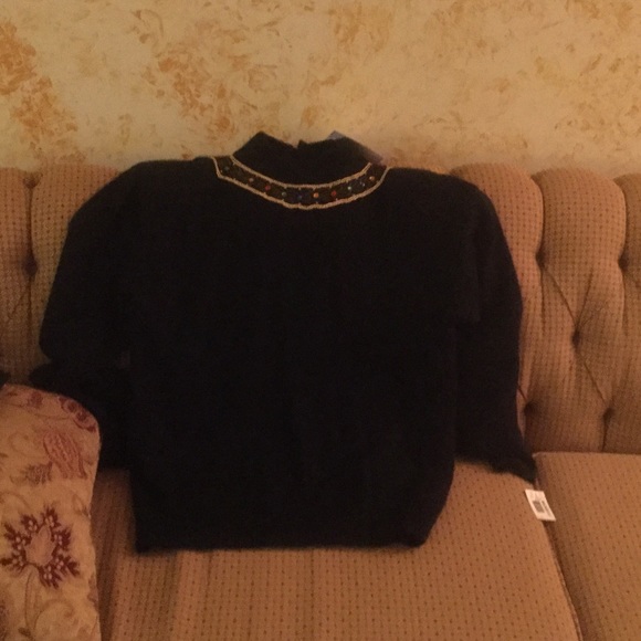 Sweater - Picture 4 of 4