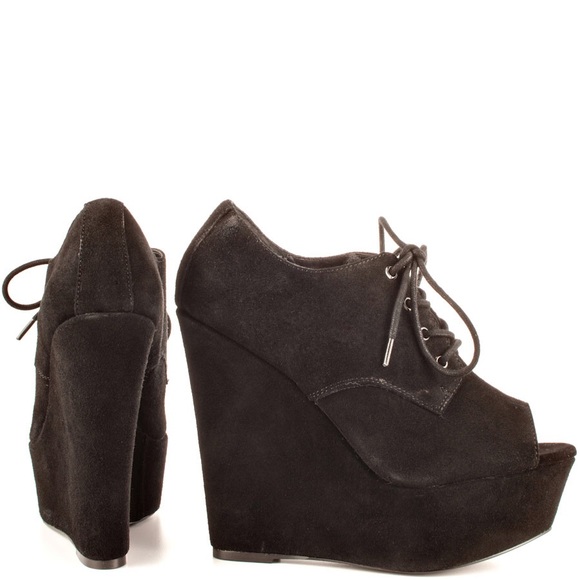 STEVE MADDEN Peep Toe Wedges