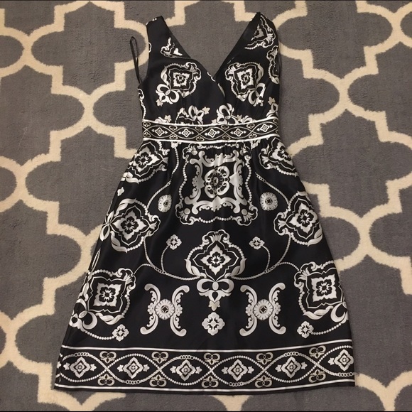 Black and White Patterned Sleeveless Dress