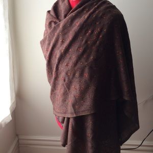 Kashmiri hand – embroidered large shawl