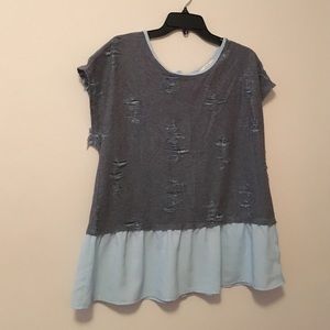 NWOT L top by Les Lis