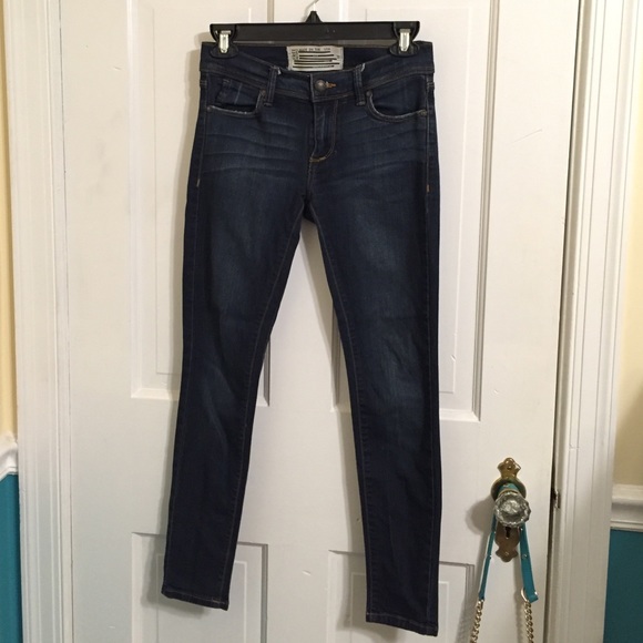 Free People dark wash skinny ankle jean size 25