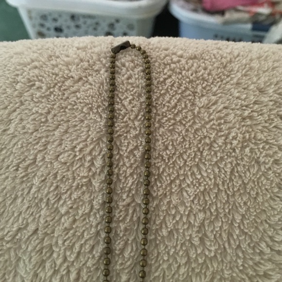 Antique brass floral pendant necklace - Picture 3 of 3