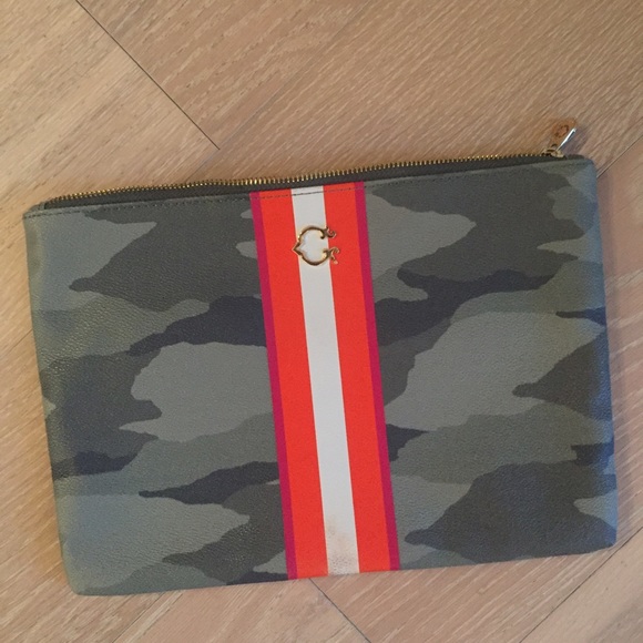 C.Wonder Camouflage Envelope Clutch