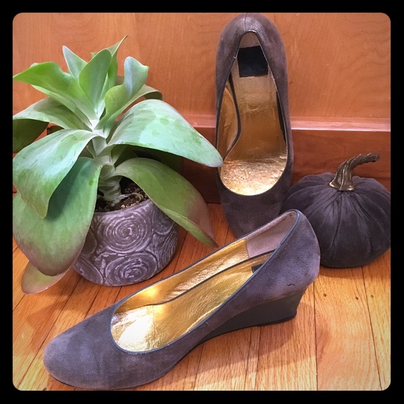 Sz 9 Dolce Vita Perforated Suede Wedge Pump