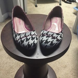 Houndstooth Flats