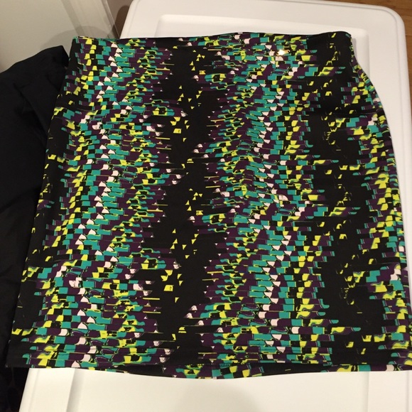 Bebe multicolor and print stretchy skirt - Picture 3 of 4