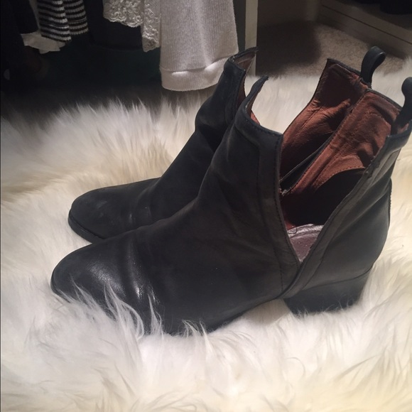 Jeffrey Campbell oriely booties