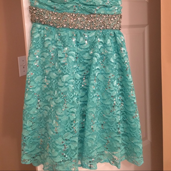 Strapless homecoming dress - Picture 2 of 4