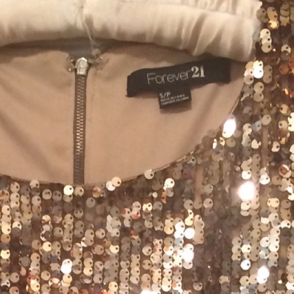Forever 21 gold sequin mini - Picture 4 of 4