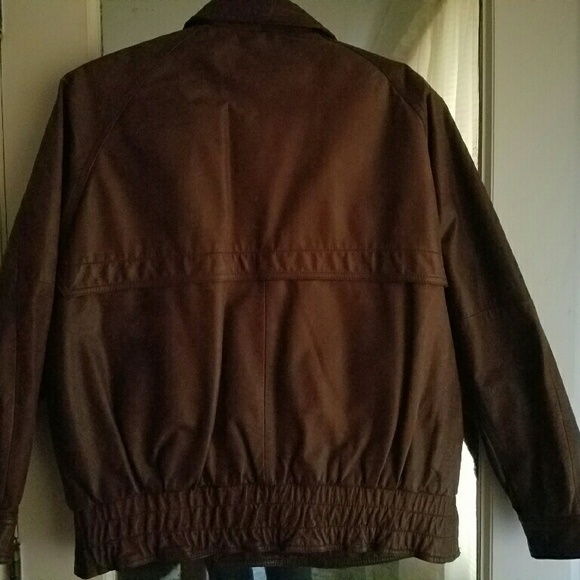 Gently used vintage leather jacket - Picture 3 of 3