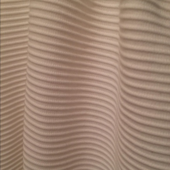 White low v neck v back dress - Picture 3 of 3