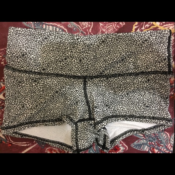 Lululemon Boogie Shorts Size 4