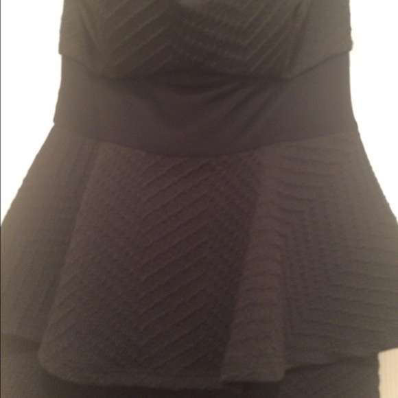 Black peplum mini - Picture 2 of 4