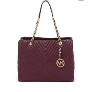 🗣👀Weekend Sale! 🎉🚨Merlot Fall statement purse