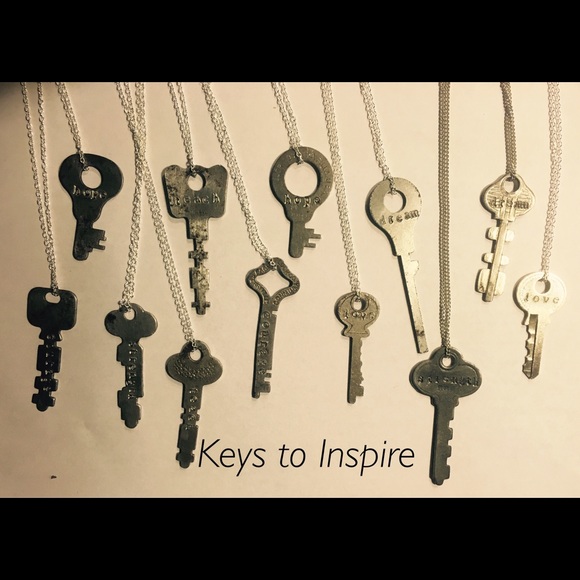 Personalized key pendant necklace - Picture 2 of 4