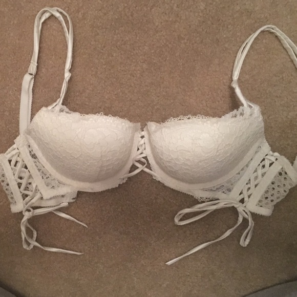 Victoria Secret 32 d lace push up bra