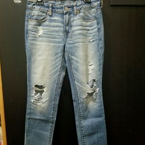 American Eagle skinny jean with cut out on knees