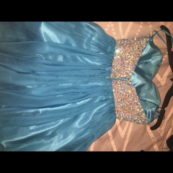 FORMAL DRESS PERFECT CONDITION! - Picture 3 of 4