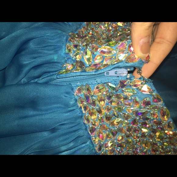 FORMAL DRESS PERFECT CONDITION! - Picture 4 of 4