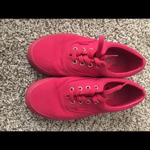 ALL RED VANS SIZE 7.5 ❤️