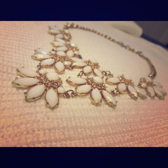 Jewelry - Flower Child Necklace 🌸