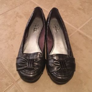 Shiny grey LifeStride flats (with a tiny wedge)