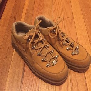 Skechers short boots/shoe