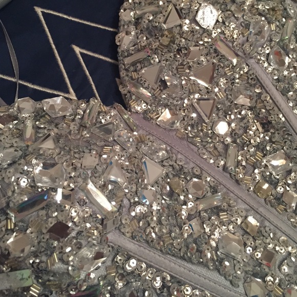 GORGEOUS FORMAL DRESS W/ CORSET.PERFECT CONDITION - Picture 2 of 3