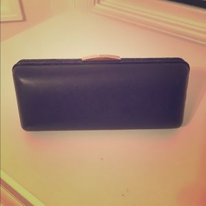 Coach hard box clutch.