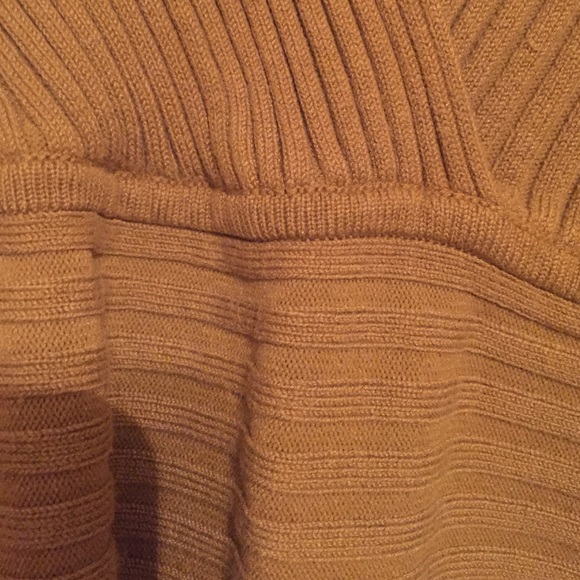 Olive green short sleeve sweater top - Picture 3 of 3