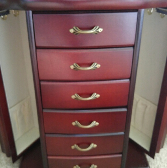 Jewelry box