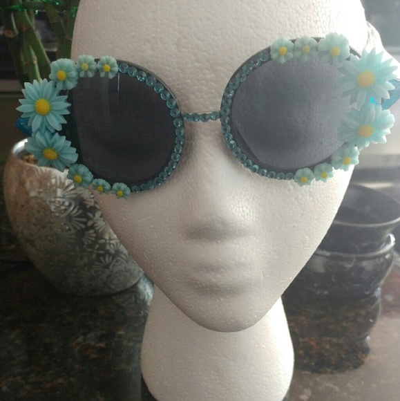 Turquoise sunflower sunglasses