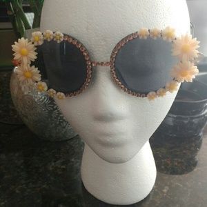 Bronzed sunflower sunglasses