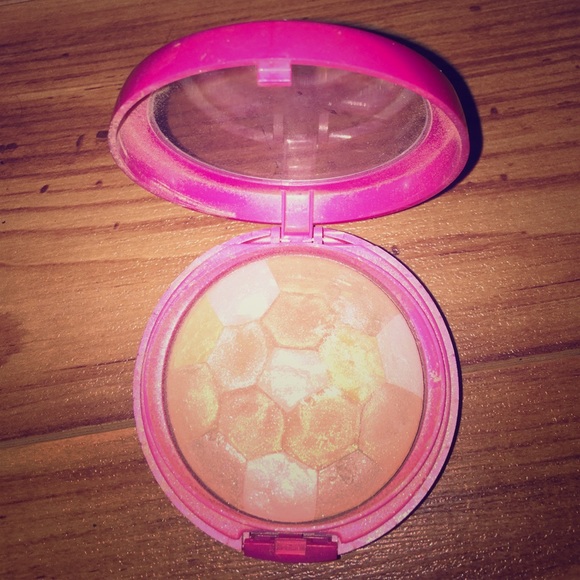 Pigmented highlighter