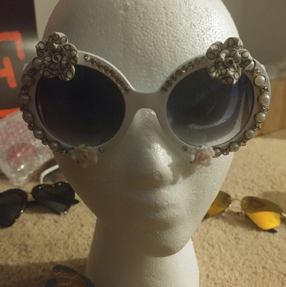 Flowered pearl and rhinestone sunglasses