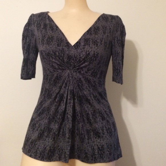 ✨Clearance✨Banana Republic fitted V-neck top XS - Picture 2 of 4