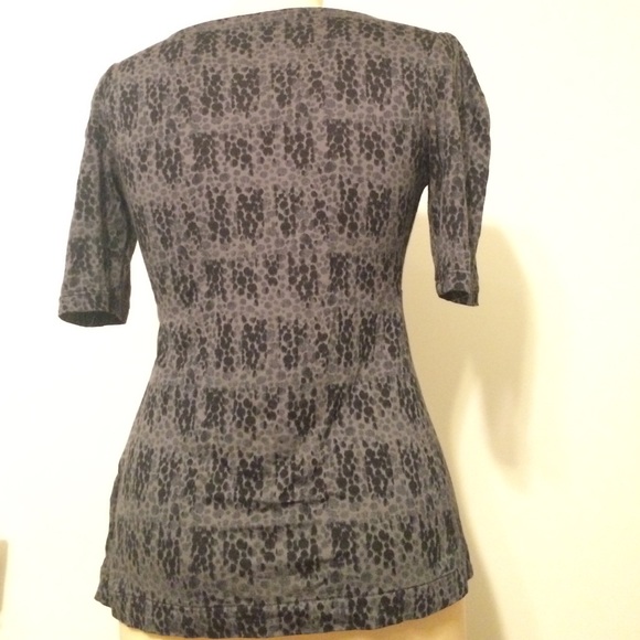 ✨Clearance✨Banana Republic fitted V-neck top XS - Picture 3 of 4