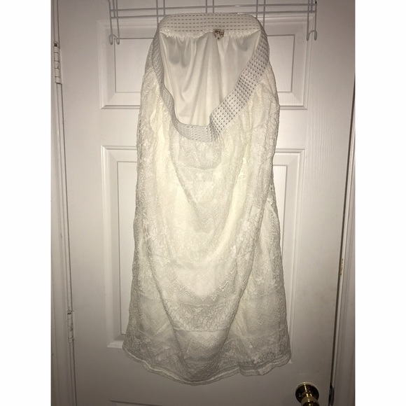 White lace skirt
