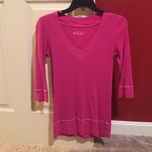 Quarter length fitted tee