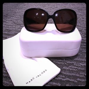 Marc Jacobs sunglasses with pouch & case😎